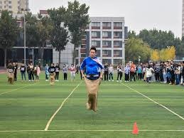 篮球勇士球星连中五记三分引全场欢呼